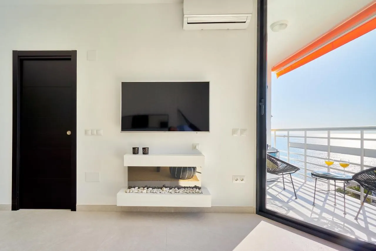 Suite Del Mar Luxury Apartment With Jacuzzi 토레몰리노스 0*,  스페인